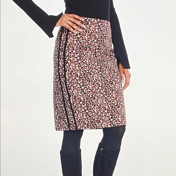 NWT WHBM Leopard Stretch Pencil Skirt Size 2P - Picture 2 of 11